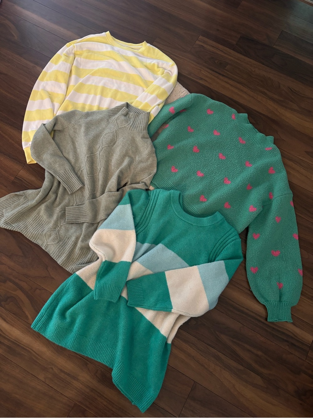 Green Heart-Print Crewneck Sweater - Unbranded